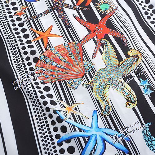 ファッション 人気 2021春夏 ヴェルサーチVERSACE 半袖シャツVERSACEコピーブランド 花柄使いカノコポロシャツ 通気性に優れた