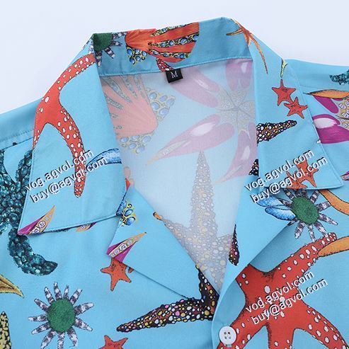 2021春夏 ヴェルサーチVERSACE 半袖シャツ VERSACEスーパーコピー 激安 優美なお出かけスタイル セレブ愛用の超人気商品 トレゾール ドゥ ラ メール プリント シルク シャツ