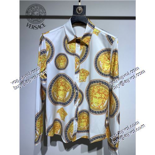 値下げ！ ヴェルサーチVERSACE 2021春夏 長袖シャツ VERSACEスーパーコピー 格安！ 肩特有のゆったりとしたデザインで、肩が約を受けずに街の雰囲気を漂わせます。