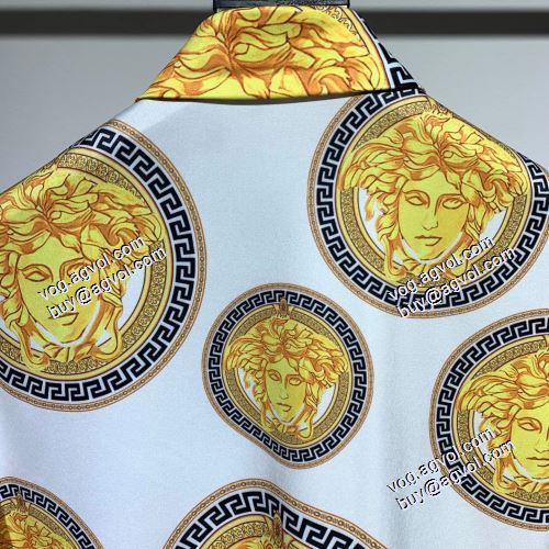 値下げ！ ヴェルサーチVERSACE 2021春夏 長袖シャツ VERSACEスーパーコピー 格安！ 肩特有のゆったりとしたデザインで、肩が約を受けずに街の雰囲気を漂わせます。