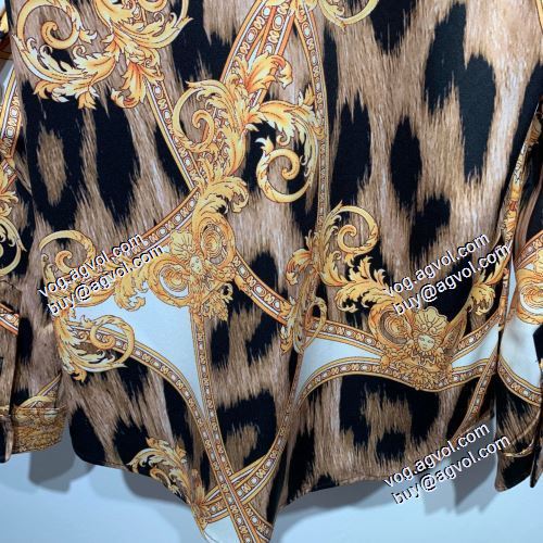 2021春夏 ヴェルサーチVERSACE めちゃくちゃお得  長袖シャツ VERSACEブランドスーパーコピー ヴェルサーチシャツコピー 明るいプリントがはっきりしています。ここで細部の仕上げを見せて、品質を明らかにします。
