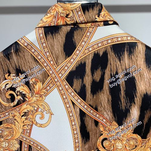 2021春夏 ヴェルサーチVERSACE めちゃくちゃお得  長袖シャツ VERSACEブランドスーパーコピー ヴェルサーチシャツコピー 明るいプリントがはっきりしています。ここで細部の仕上げを見せて、品質を明らかにします。