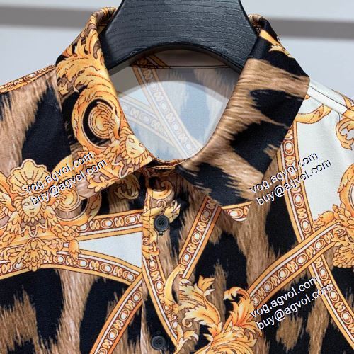 2021春夏 ヴェルサーチVERSACE めちゃくちゃお得  長袖シャツ VERSACEブランドスーパーコピー ヴェルサーチシャツコピー 明るいプリントがはっきりしています。ここで細部の仕上げを見せて、品質を明らかにします。