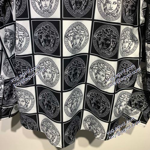 人気 ランキング ヴェルサーチVERSACE 2021春夏 長袖シャツ ヴェルサーチコピー 個性的でファッション的なプリントデザインで 細工が行き届いています