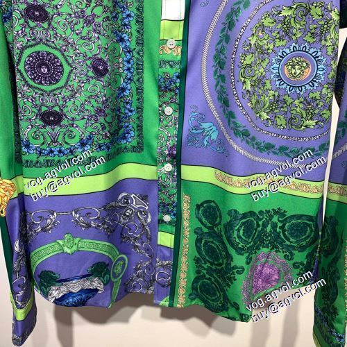 落ち着いた感覚 2021春夏 ヴェルサーチVERSACE 長袖シャツ 個性的でファッション的なプリントのデザイン 高級感漂わせる ヴェルサーチスーパーコピー 激安 細工が精巧です 