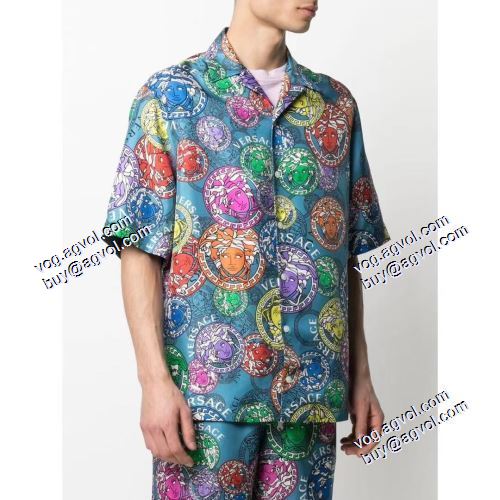 2021春夏 ヴェルサーチVERSACE 半袖シャツ ヴェルサーチブランドスーパーコピー 古典的な工芸は図案を作って、美しくてファッション的です