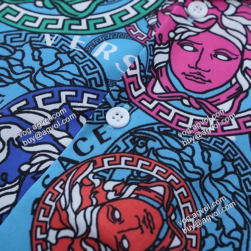 2021春夏 ヴェルサーチVERSACE 半袖シャツ ヴェルサーチブランドスーパーコピー 古典的な工芸は図案を作って、美しくてファッション的です