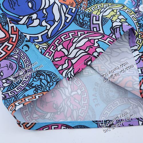 2021春夏 ヴェルサーチVERSACE 半袖シャツ ヴェルサーチブランドスーパーコピー 古典的な工芸は図案を作って、美しくてファッション的です