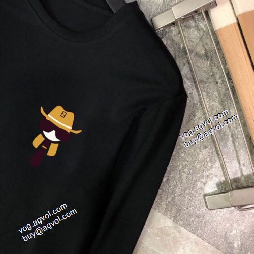 シンプル 長袖Tシャツ フェンディコピー ブランド 2021秋冬 フェンディ FENDI 上品な輝きを放つ形 2色可選