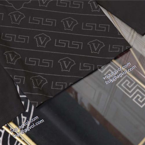 ヴェルサーチコピーブランド 長袖Tシャツ 2色可選 肌に馴染みやすい 2021秋冬 ヴェルサーチVERSACE 極上の着心地