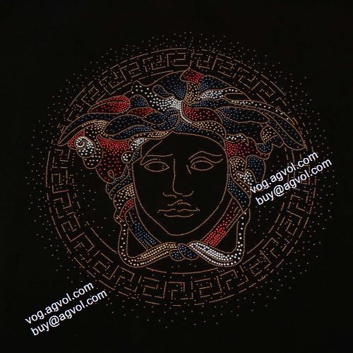スタイリッシュな印象 長袖Tシャツ 2色可選 ヴェルサーチスーパーコピー 2021秋冬 ヴェルサーチVERSACE 上品な輝きを放つ形