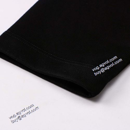 スタイリッシュな印象 長袖Tシャツ 2色可選 ヴェルサーチスーパーコピー 2021秋冬 ヴェルサーチVERSACE 上品な輝きを放つ形