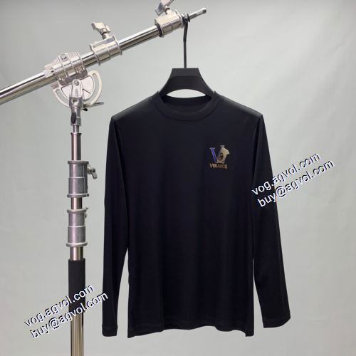 落ち着いた感覚 2021秋冬 ヴェルサーチVERSACE ヴェルサーチブランドスーパーコピー 長袖Tシャツ 2色可選 暖かみのある肌触り