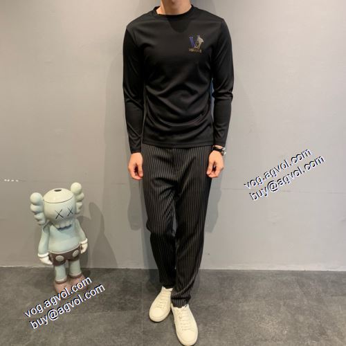 落ち着いた感覚 2021秋冬 ヴェルサーチVERSACE ヴェルサーチブランドスーパーコピー 長袖Tシャツ 2色可選 暖かみのある肌触り