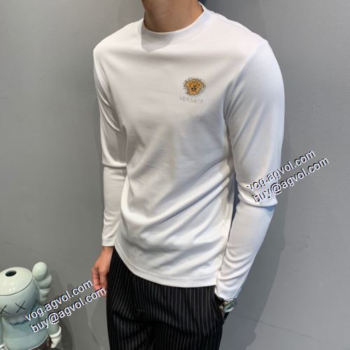 2021秋冬 ヴェルサーチVERSACE 風合いが出る ヴェルサーチブランドコピー 長袖Tシャツ 肌に密着 2色可選