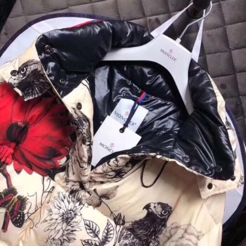 2021秋冬 モンクレール MONCLER ダウンジャケット モンクレールブランド コピー  軽くて暖かい 海外限定ライン フード部分は取り外し可能 