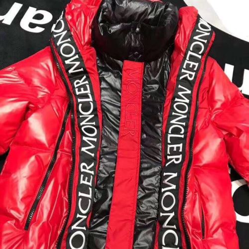 身体を保温できる ダウンジャケット モンクレールブランド コピー 2021秋冬 モンクレール MONCLER 2色可選 すっきり着膨れしない 注目のアイテム 