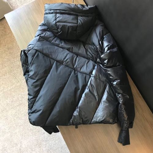 売れ筋のいい ダウンジャケット モンクレールコピー ブランド 2021秋冬 モンクレール MONCLER ファション性の高い 薄着でも十分過ごせるこの冬絶対に重宝する一着 
