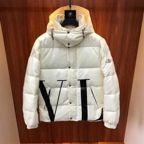 個性的なデザ ダウンジャケット モンクレールブランドコピー 2021秋冬 モンクレール MONCLER 寒い季節にピッタリの一枚 フードづき 