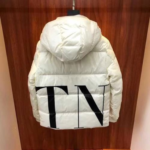 個性的なデザ ダウンジャケット モンクレールブランドコピー 2021秋冬 モンクレール MONCLER 寒い季節にピッタリの一枚 フードづき 