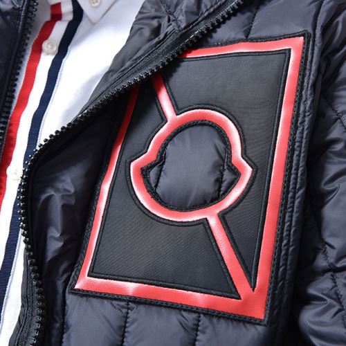 ダウンジャケット モンクレールスーパーコピー 激安 2021秋冬 モンクレール MONCLER 肌触り柔らかく 軽量ダウンジャケット 耐久性のある 