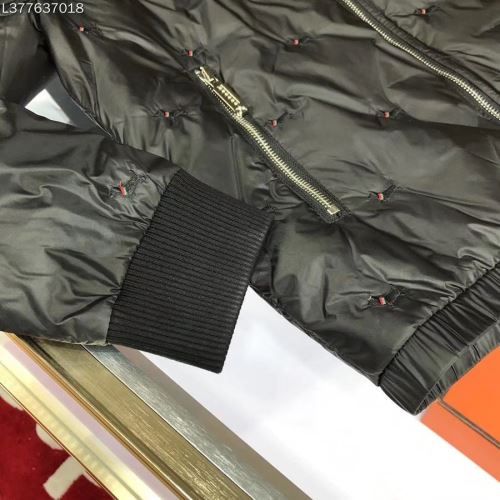 2色可選 オリジナル ダウンジャケット ブルゾン モンクレールブランドスーパーコピー 2021秋冬 モンクレール MONCLER 薄着でも十分過ごせるこの冬絶対に重宝する一着 フードづき
