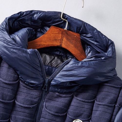 2021秋冬 快適な着心地をキープ モンクレールコピー モンクレール MONCLER 海外限定ライン ダウンジャケット スタイリッシュなデザイン