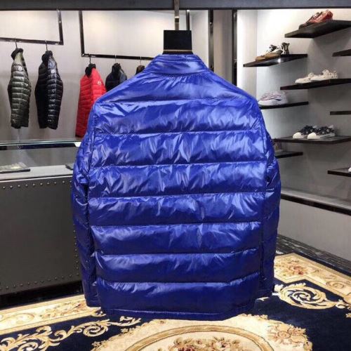 実用性に溢れるアイテム モンクレール偽物ブランド 3色可選 2021秋冬 モンクレール MONCLER ダウンジャケット 重さを感じず 薄着でも十分過ごせるこの冬絶対に重宝する一着 