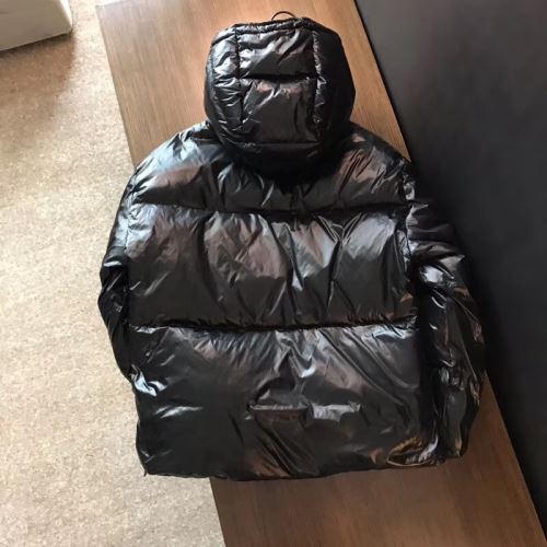 程よい光沢感がある モンクレールコピー ブランド 2021秋冬 モンクレール MONCLER 争奪戦必至 ファション性の高い ダウンジャケット