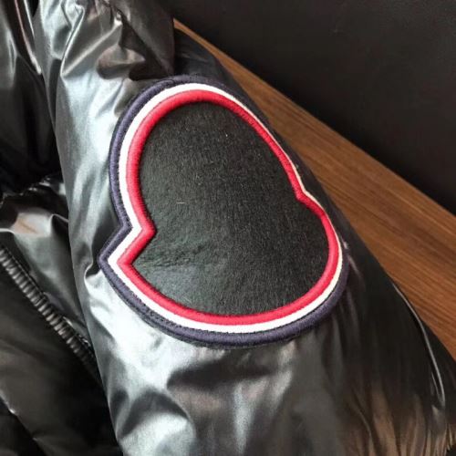 程よい光沢感がある モンクレールコピー ブランド 2021秋冬 モンクレール MONCLER 争奪戦必至 ファション性の高い ダウンジャケット