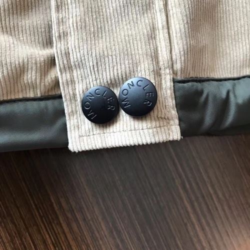 肌寒い季節に欠かせない ダウンジャケット 長く愛用できる 2021秋冬 モンクレール MONCLER おしゃれに絶大な人気の モンクレールコピーブランド 2色可選