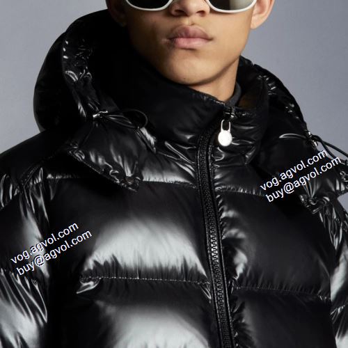 2021秋冬 モンクレール MONCLER 絶大な人気を誇る ライトダウンジャケット モンクレールスーパーコピー 激安 防湿性に優れ