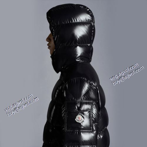 2021秋冬 モンクレール MONCLER 絶大な人気を誇る ライトダウンジャケット モンクレールスーパーコピー 激安 防湿性に優れ