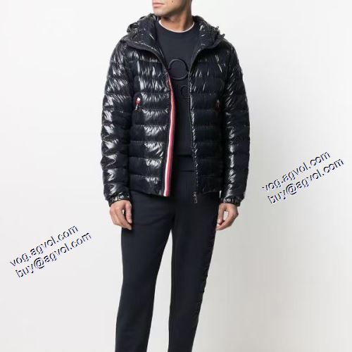 2021秋冬 モンクレールコピーブランド モンクレール MONCLER ふわふわな感触 耐久性に優れ 軽量ダウンジャケット 身体を保温できる