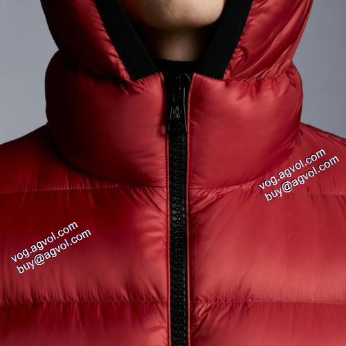 優美なお出かけスタイル 2021秋冬 モンクレールブランドコピー モンクレール MONCLER 身体を保温できる ダウンプレミアムダウンジャケット