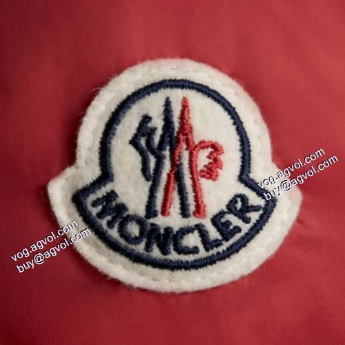 優美なお出かけスタイル 2021秋冬 モンクレールブランドコピー モンクレール MONCLER 身体を保温できる ダウンプレミアムダウンジャケット