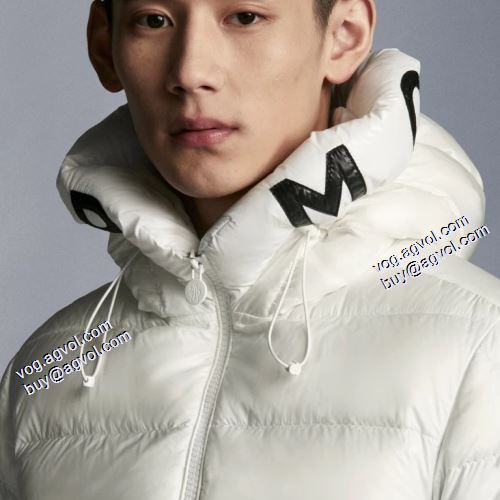 モンクレールブランド コピー 高級感漂わせる 2021秋冬 モンクレール MONCLER 高レベルの保温性 ライトダウンジャケット