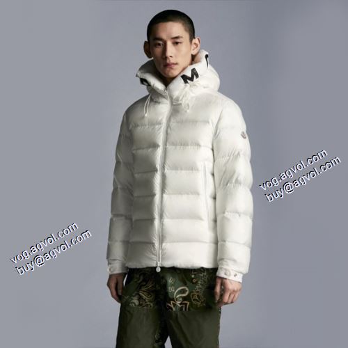 モンクレールブランド コピー 高級感漂わせる 2021秋冬 モンクレール MONCLER 高レベルの保温性 ライトダウンジャケット