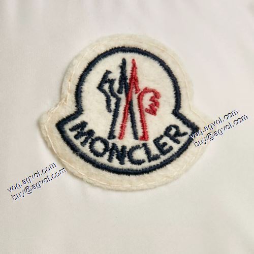 モンクレールブランド コピー 高級感漂わせる 2021秋冬 モンクレール MONCLER 高レベルの保温性 ライトダウンジャケット