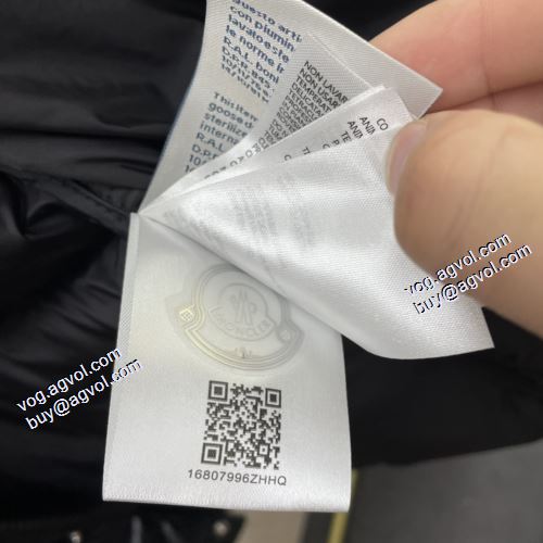 ダウンジャケット メンズ 2021秋冬 モンクレール MONCLER 活用できるアイテム モンクレールコピーブランド 防寒具としての機能もバッチリ