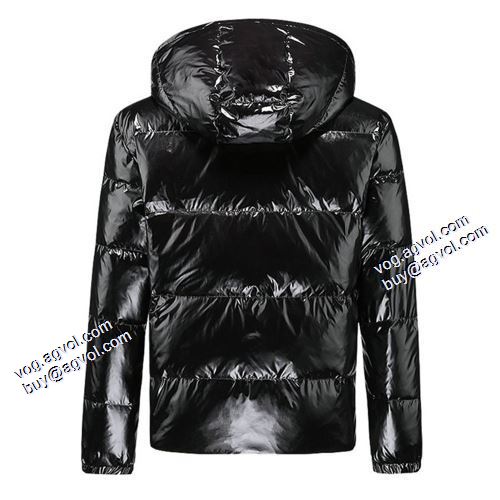 コーデ 知的なムードを演出 モンクレール偽物ブランド 2021秋冬 モンクレール MONCLER ダウンプレミアムダウンジャケット ふわふわな感触