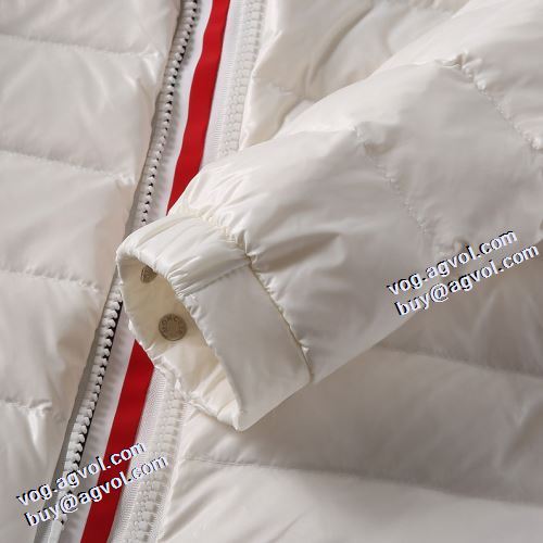 3色可選 2021秋冬 モンクレール MONCLER 軽量ダウンジャケット 魅力的 モンクレールブランド 偽物 通販 今一番HOTな新品 ファスナポケットが斜めになっているデザイン 