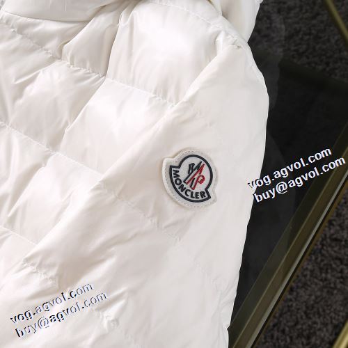 3色可選 2021秋冬 モンクレール MONCLER 軽量ダウンジャケット 魅力的 モンクレールブランド 偽物 通販 今一番HOTな新品 ファスナポケットが斜めになっているデザイン 