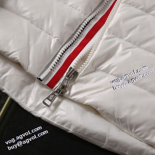 3色可選 2021秋冬 モンクレール MONCLER 軽量ダウンジャケット 魅力的 モンクレールブランド 偽物 通販 今一番HOTな新品 ファスナポケットが斜めになっているデザイン 