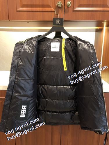 モンクレール偽物ブランド 撥水加工の施された 2021秋冬 モンクレール MONCLER フードづき 2色可選 大人気アイテム！入手困難 軽量ダウンジャケット 