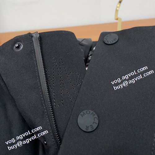 芸能人に愛用者続出 モンクレールブランドスーパーコピー 2021秋冬 モンクレール MONCLER メンズ ダウンジャケット 2色可選 撥水性がある 着心地がクセになる