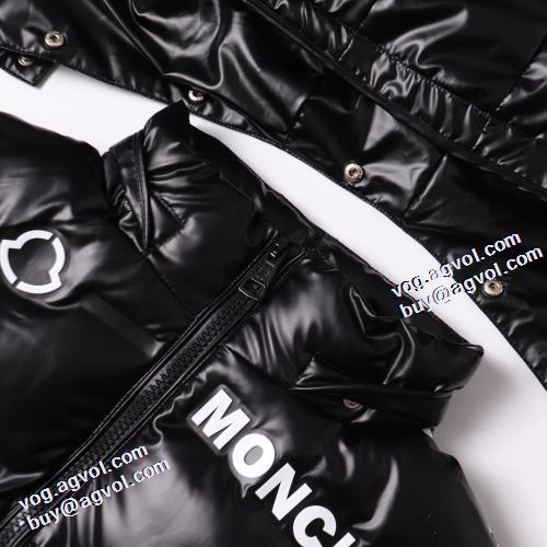希少価値大！ 2021秋冬 モンクレール MONCLER ファスナポケットが斜めになっているデザイン モンクレールコピーブランド ダウンジャケット スタイリッシュなデザイン