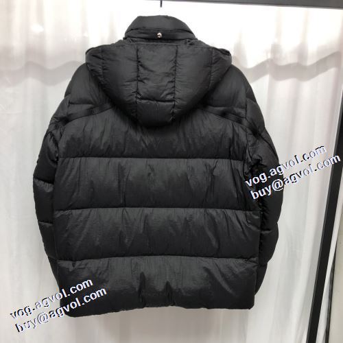 モンクレールスーパーコピー 海外セレブ愛用 2021秋冬 モンクレール MONCLER 2色可選 ダウンジャケット 防風効果いい フードづき