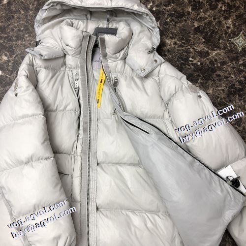 モンクレールスーパーコピー 海外セレブ愛用 2021秋冬 モンクレール MONCLER 2色可選 ダウンジャケット 防風効果いい フードづき