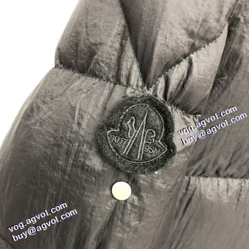 モンクレールスーパーコピー 海外セレブ愛用 2021秋冬 モンクレール MONCLER 2色可選 ダウンジャケット 防風効果いい フードづき